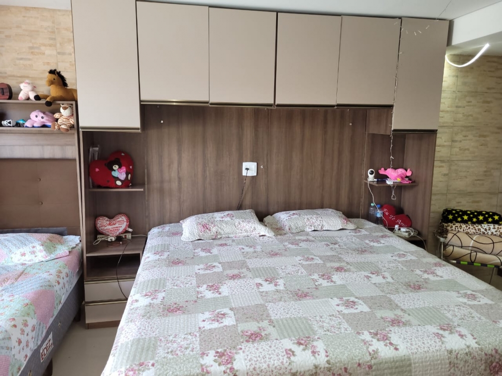 VENDO CASA COM PISCINA NO CENT